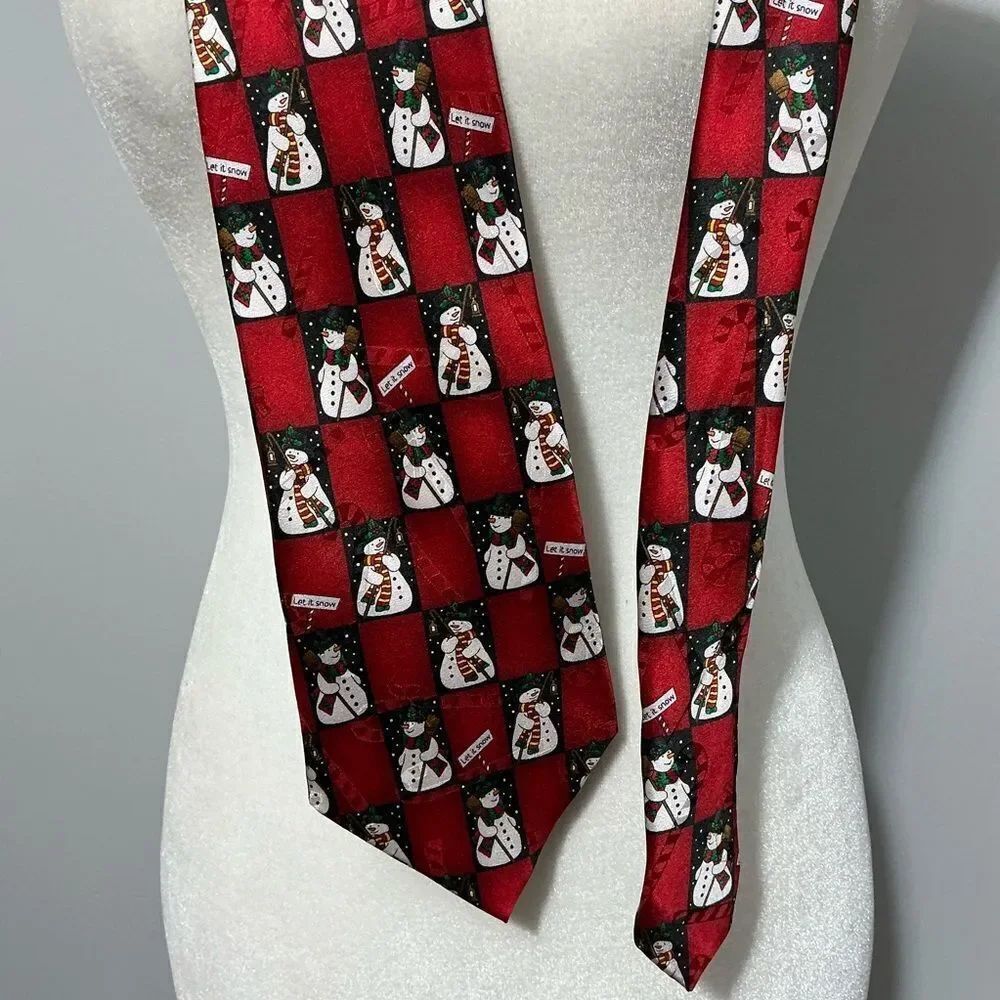 MMG Hallmark Licensing Holiday Traditions Festive Snowman Tie 100% Silk